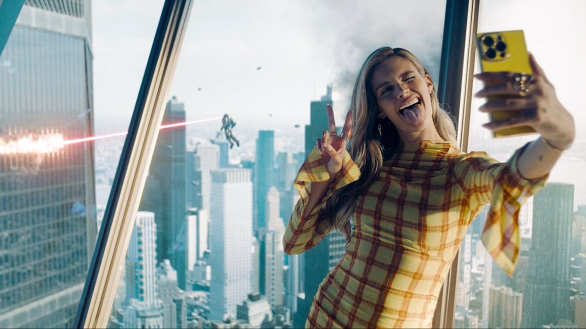 Sara Sampaio as Eve Teschmacher in Superman