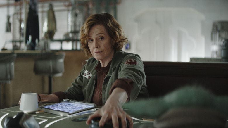 Colonel Ward grabbing her snack dish from Grogu in The Mandalorian and Grogu