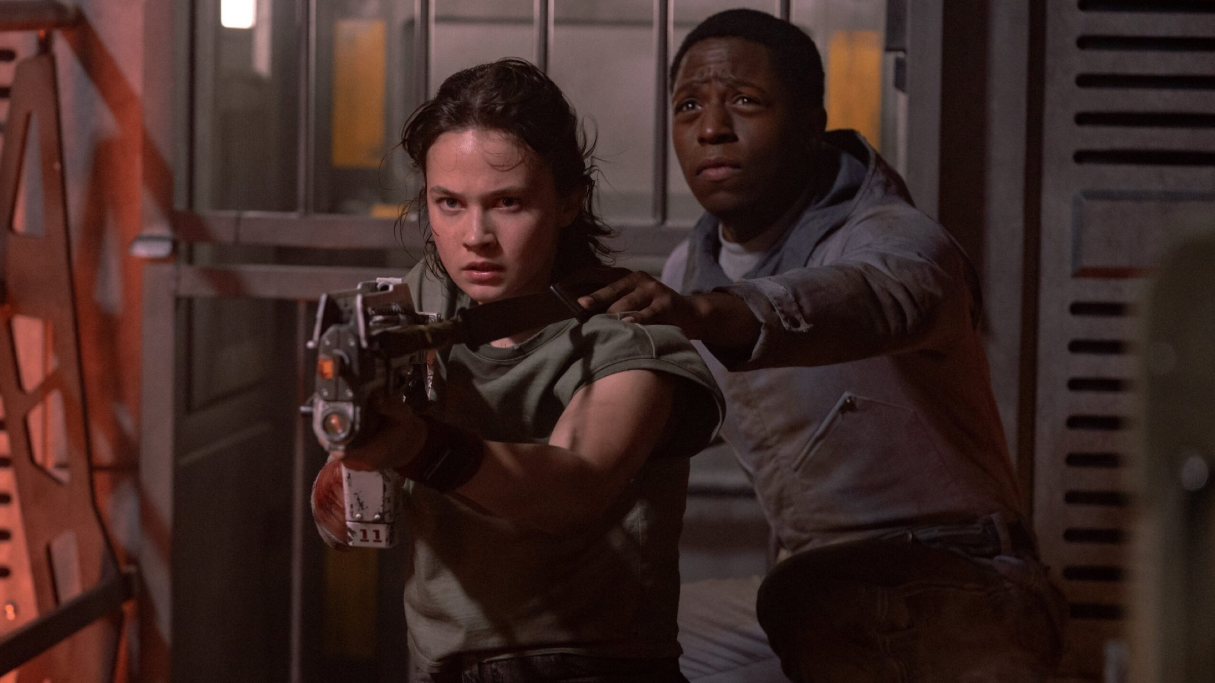 Cailee Spaeny and David Jonsson in Alien Romulus